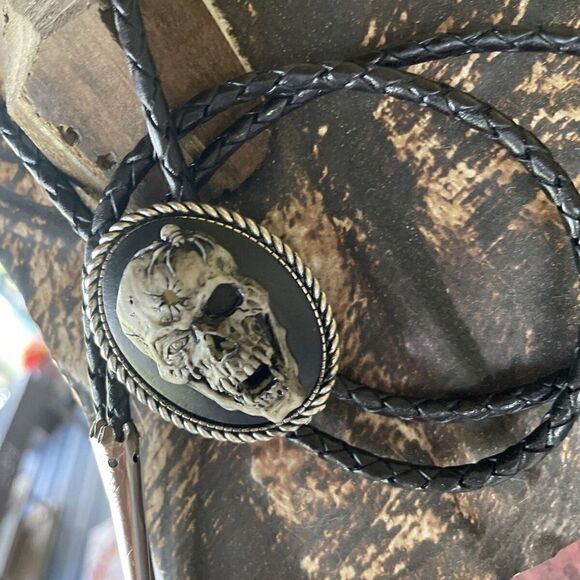 CHRISTMAS Spider Skull Cameo Pendant Bolo Necklace Lariat Tie Gothic Rockabilly - Picture 11 of 12